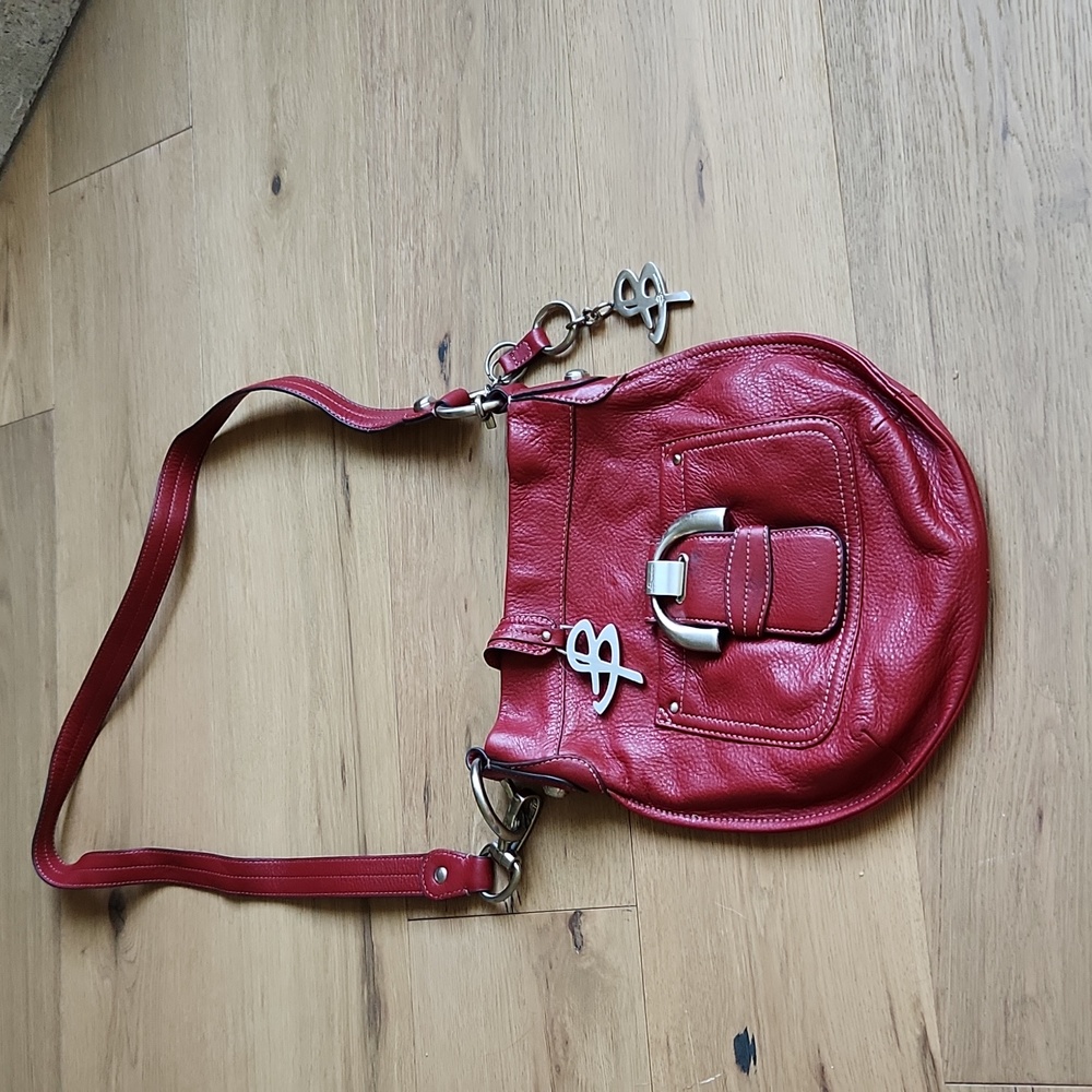 B MAKOWSKY red pebbled leather crossbody / shoulder bag
